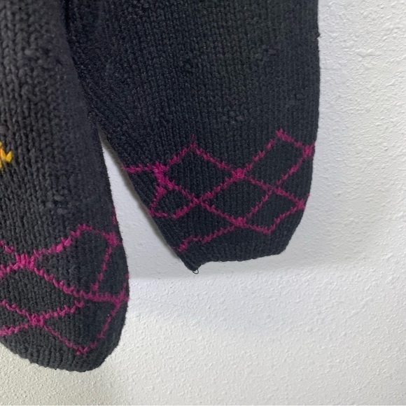 Northern Isles Portraits Womens Hand Knit Black Size Large Floral Sweater Warm - Picture 12 of 15